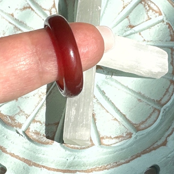 Carnelian happy ring carved band/ inspiration and passion healing crystal ring - Picture 2 of 5